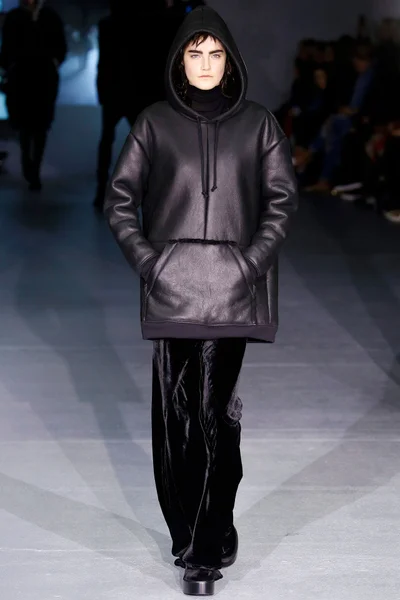Look 27